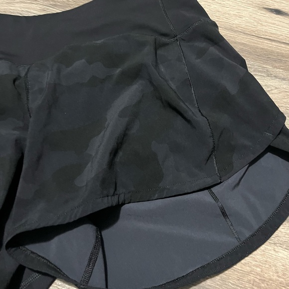 Lululemon Athletica Black Camouflage Athletic Shorts- 6 Long - Picture 3 of 8